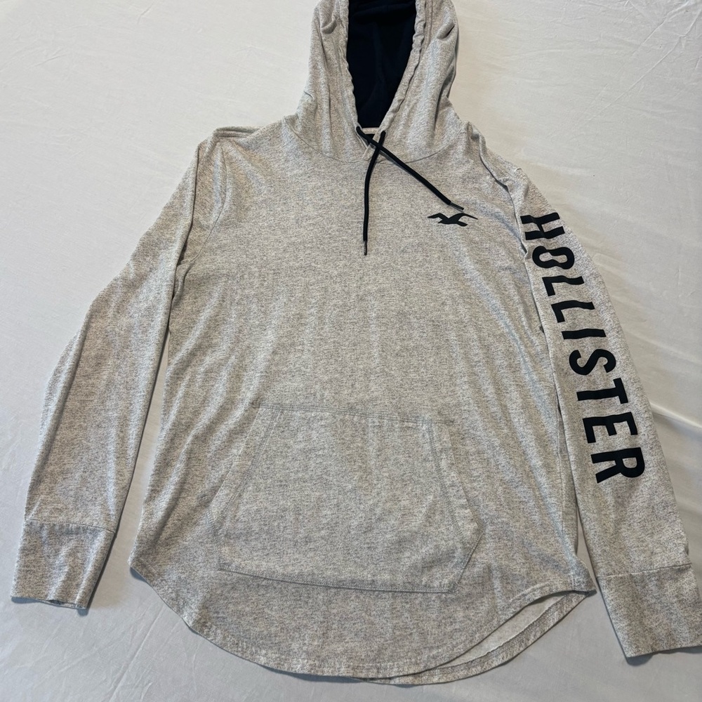 Hollister Men's Light Gray Hoodie Sweater